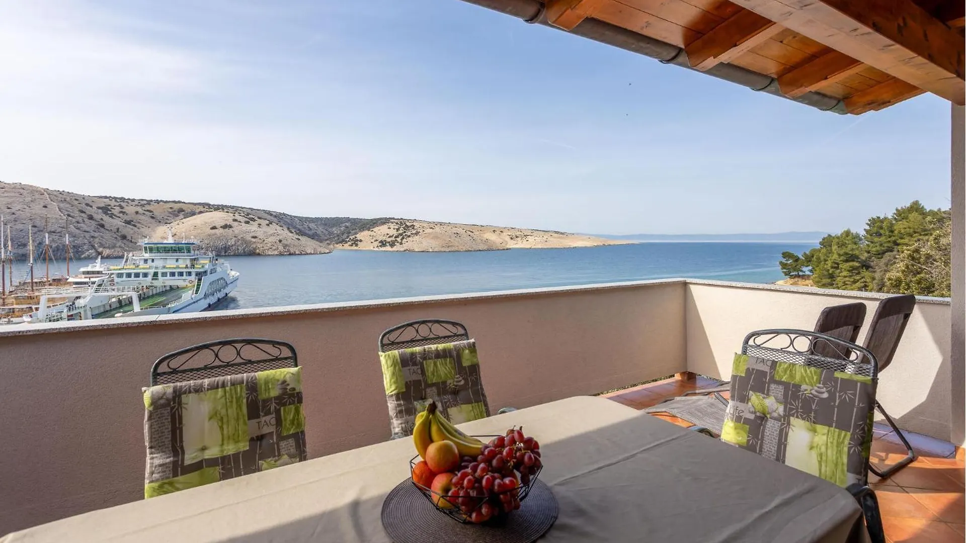 2 Bedroom Beautiful Apartment In Lopar Croatia