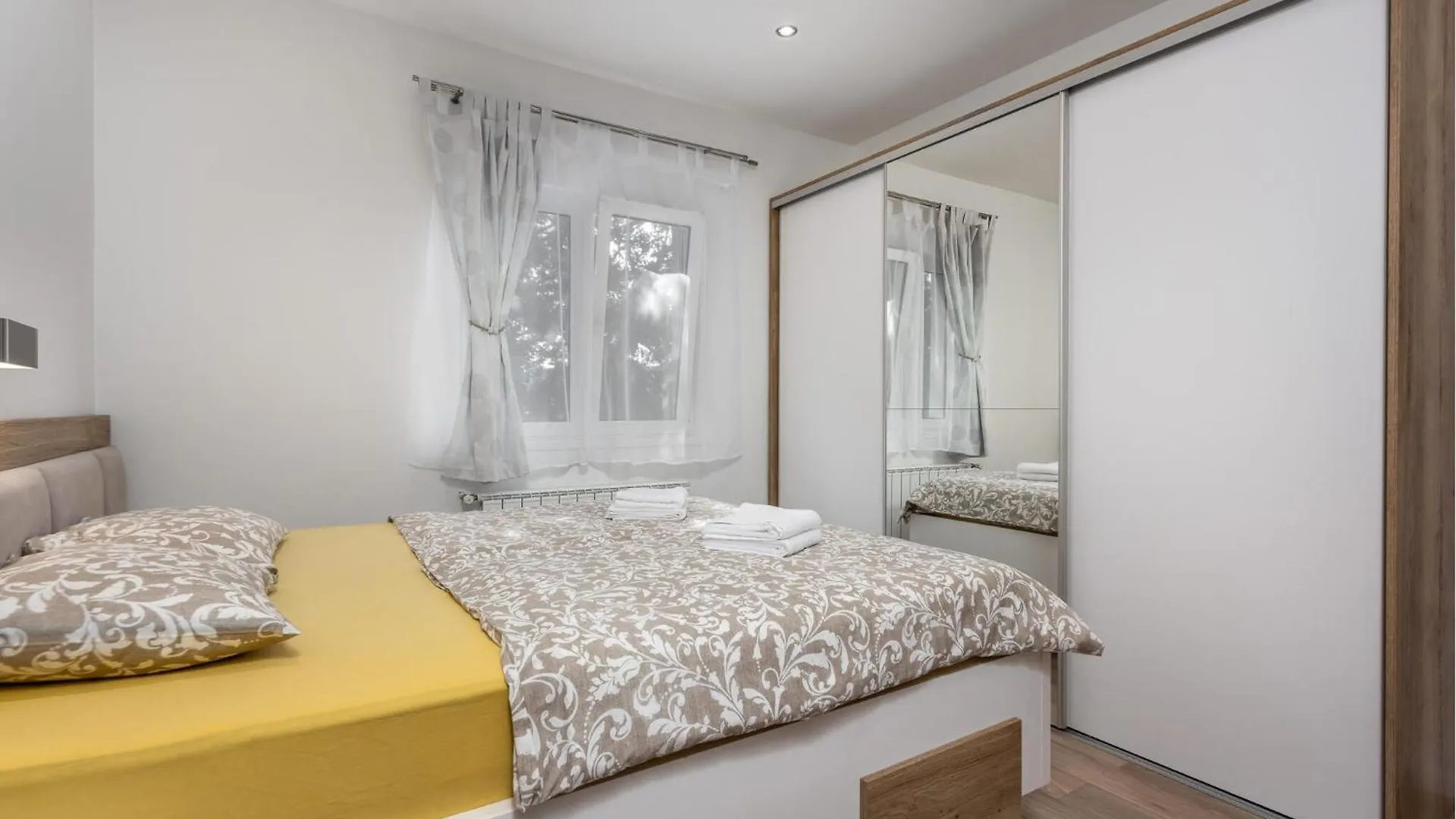 2 Bedroom Beautiful Apartment In Lopar Croatia