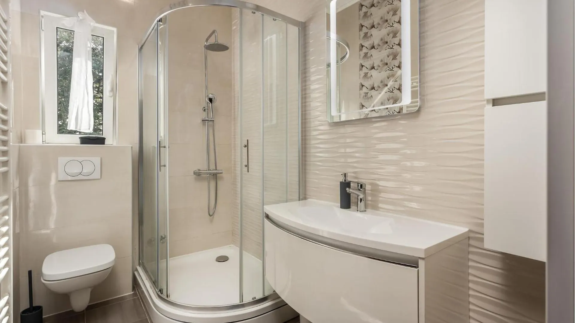 2 Bedroom Beautiful Apartment In Lopar