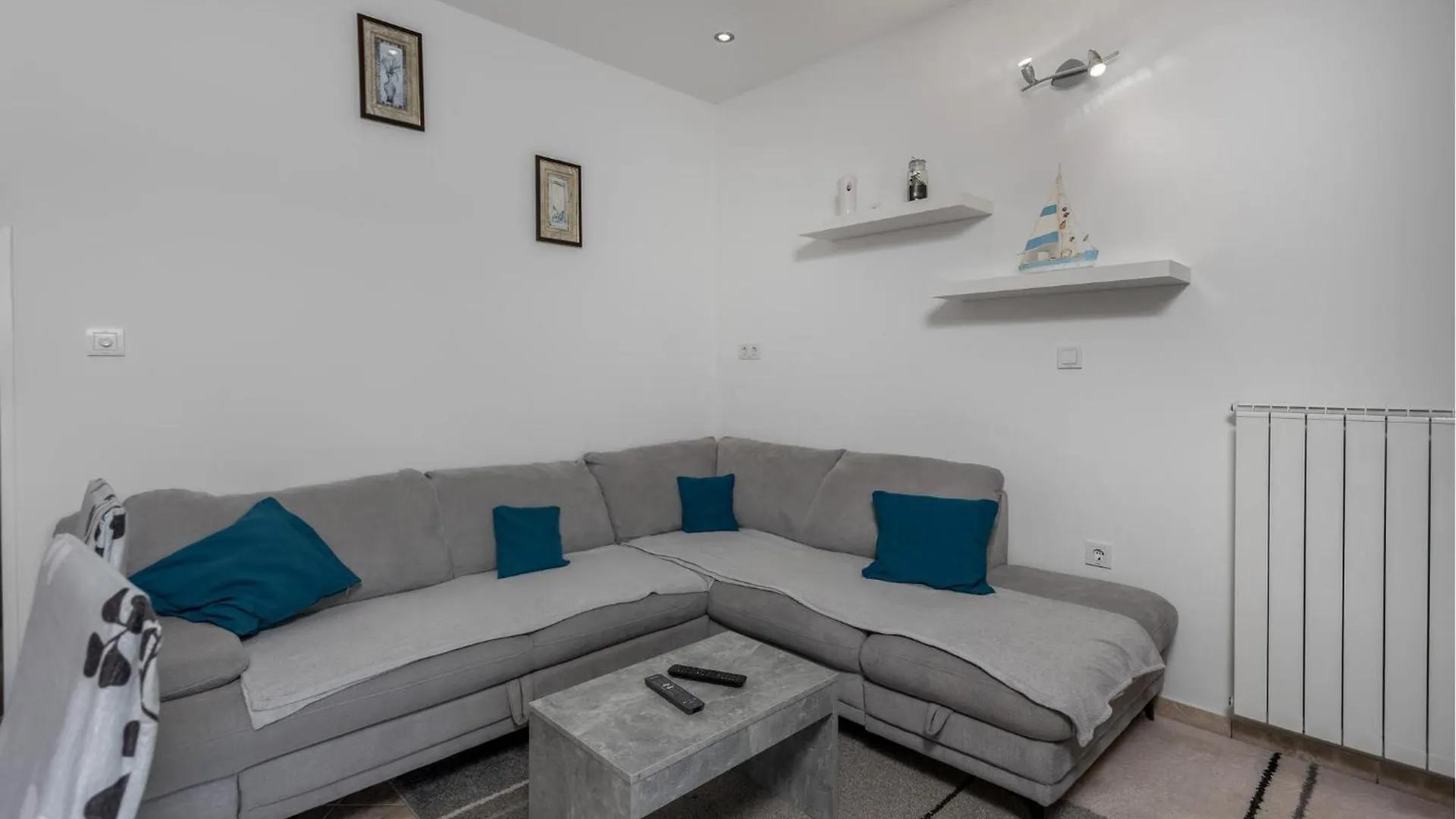 2 Bedroom Beautiful Apartment In Lopar