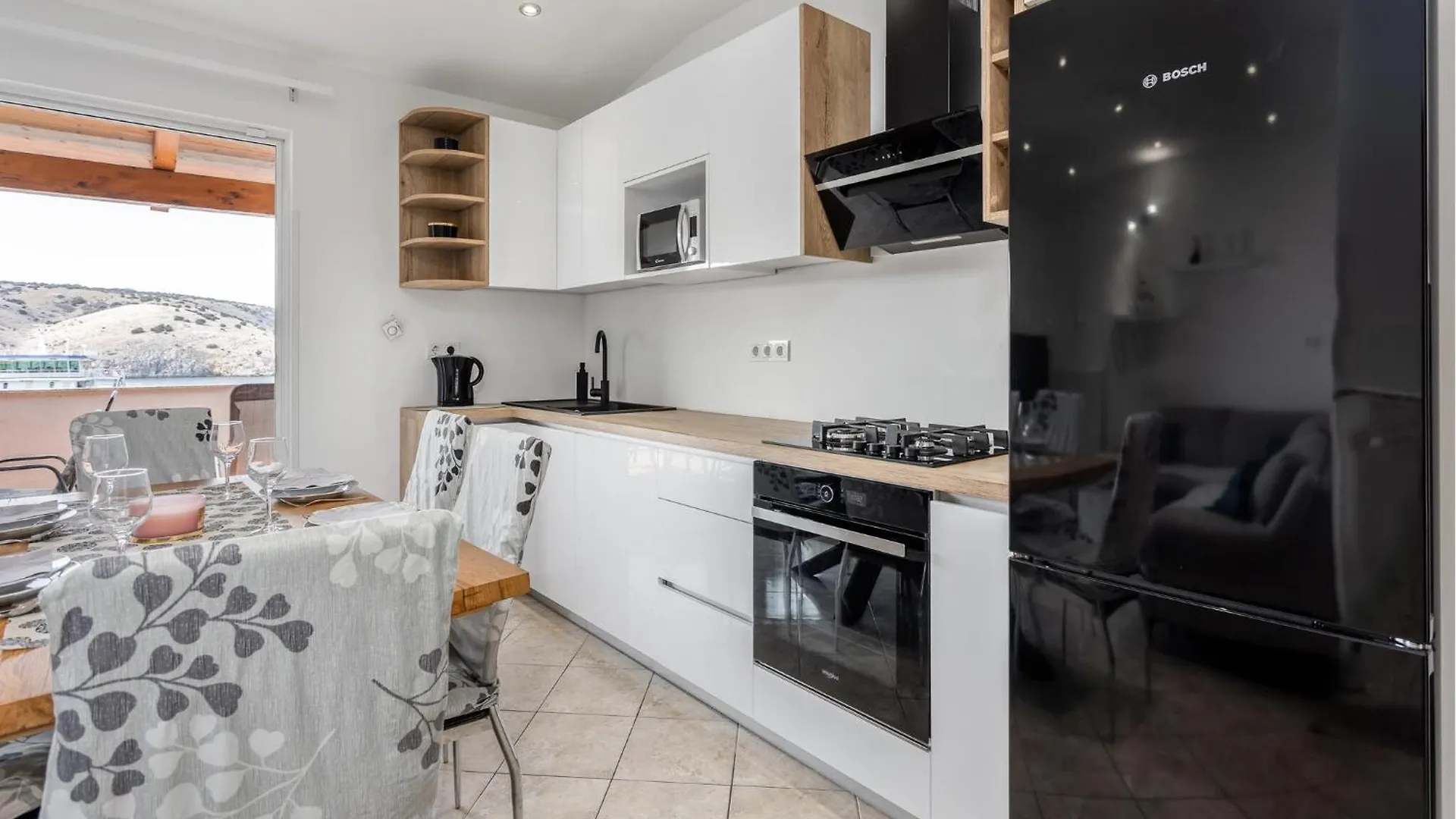 2 Bedroom Beautiful Apartment In Lopar