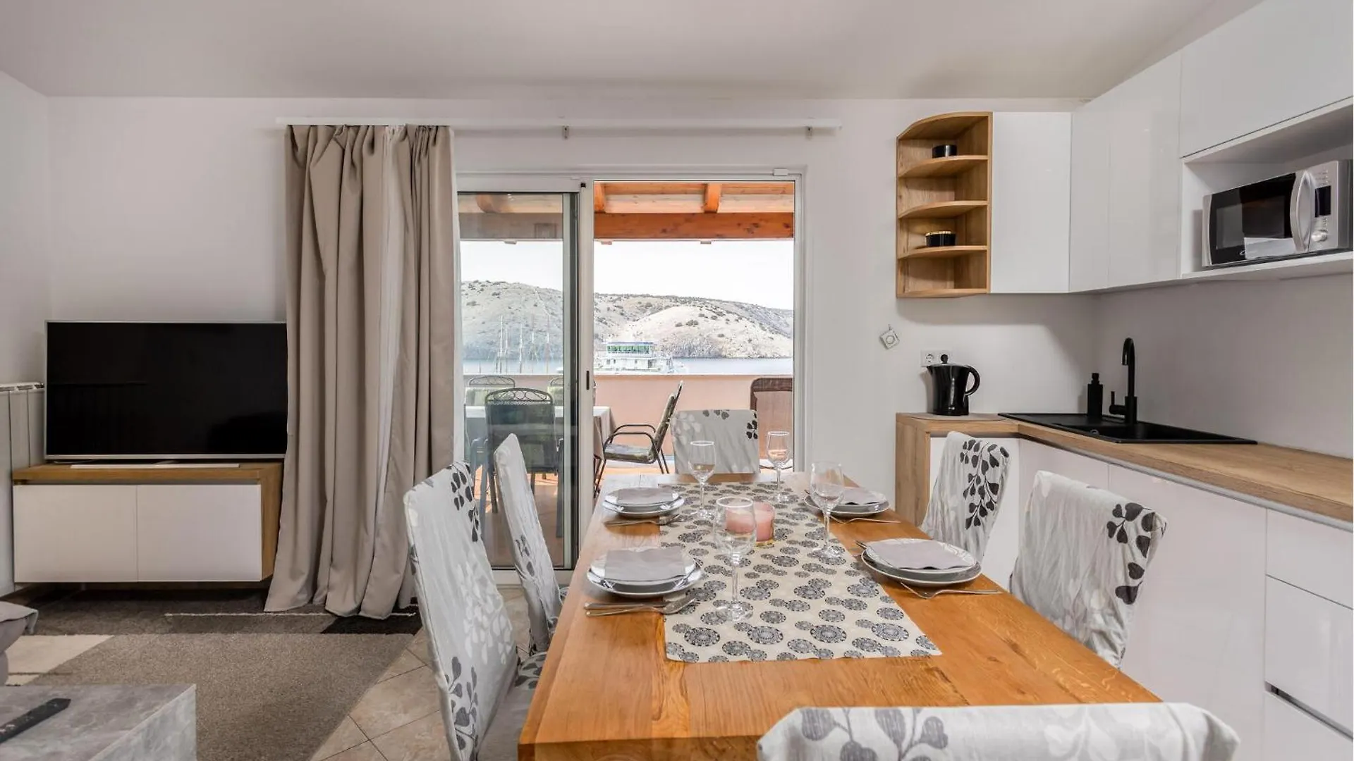 2 Bedroom Beautiful Apartment In Lopar Croatia