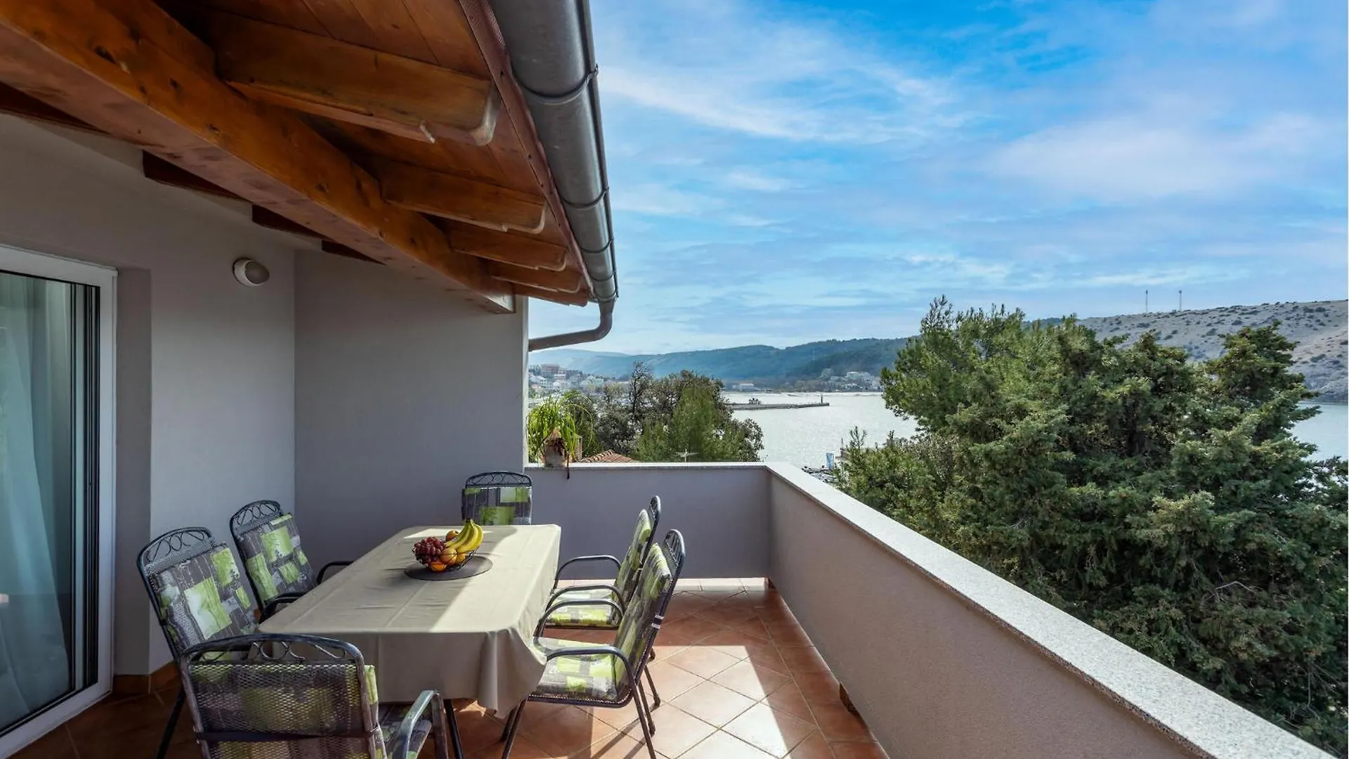 2 Bedroom Beautiful Apartment In Lopar